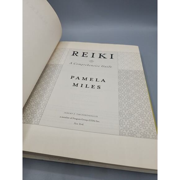 Reiki: A Comprehensive Guide by Miles, Pamela Hardback Dust Cover - Picture 3 of 11
